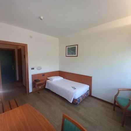 Hotel Cristallo อูดิเน ภายนอก รูปภาพ