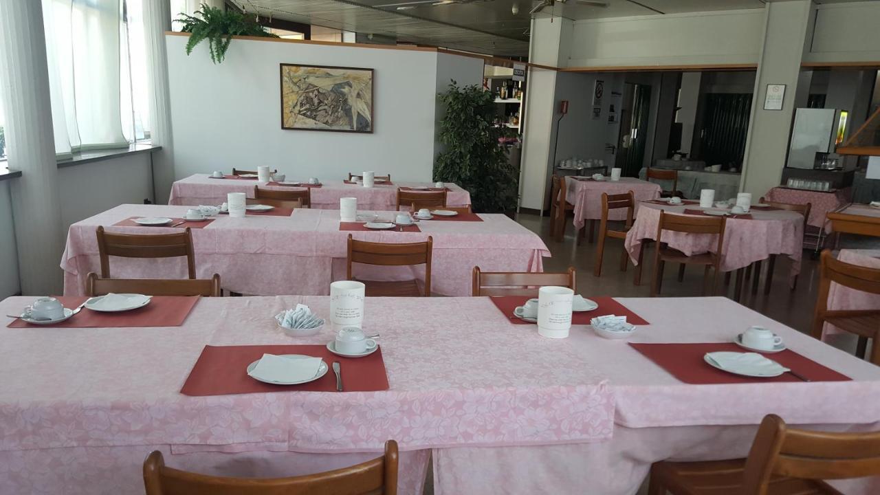 Hotel Cristallo อูดิเน ภายนอก รูปภาพ