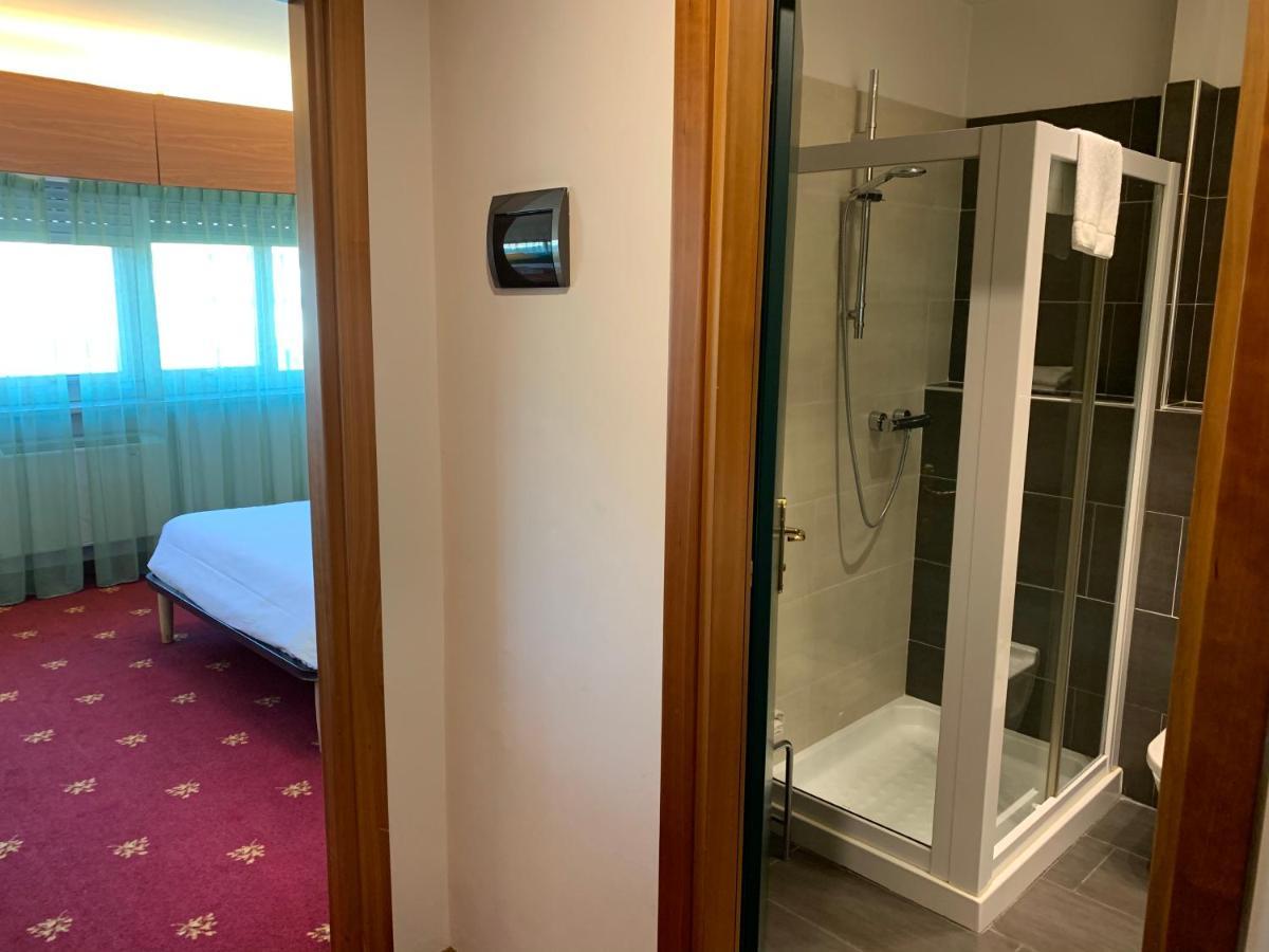 Hotel Cristallo อูดิเน ภายนอก รูปภาพ