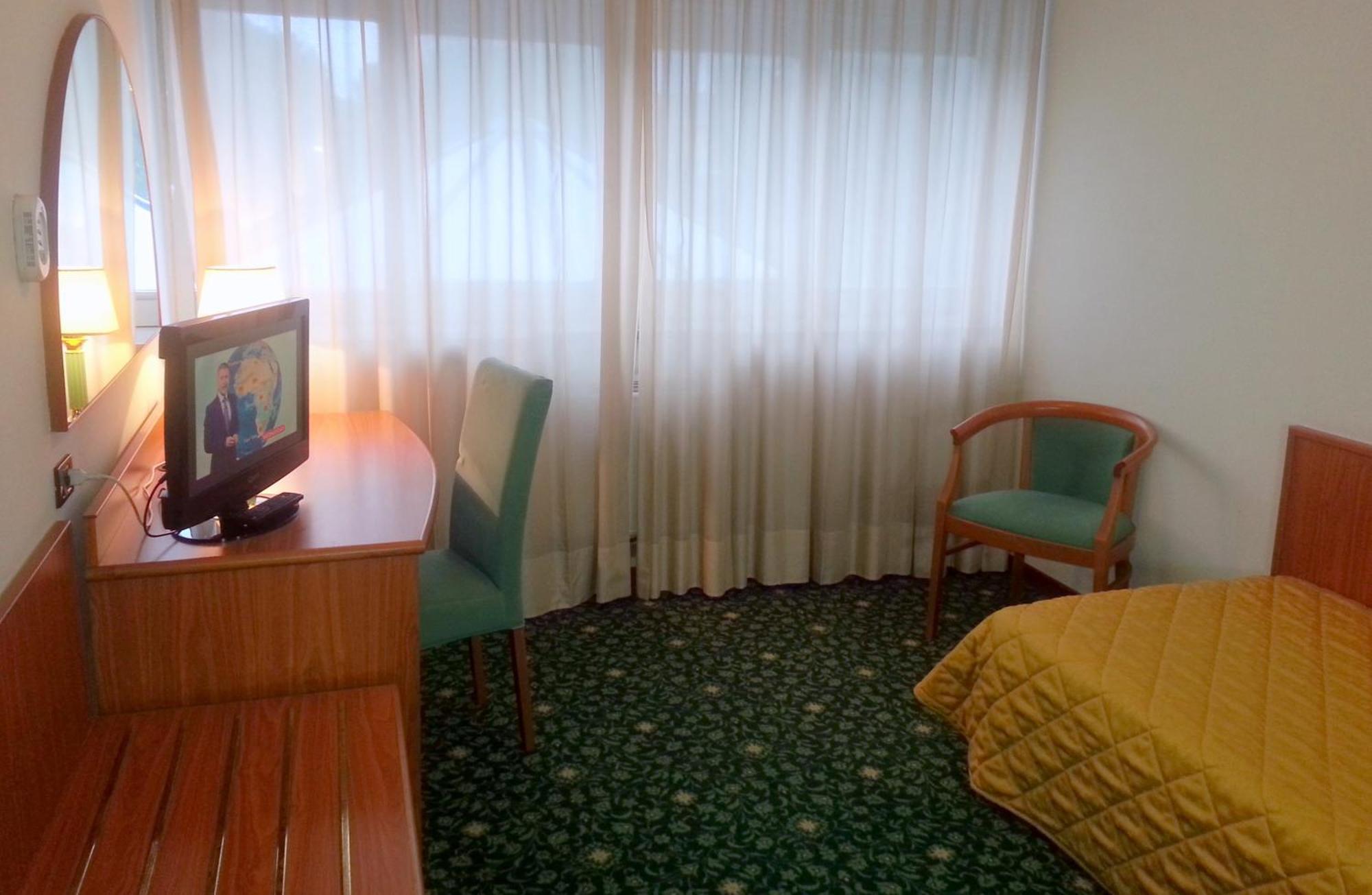 Hotel Cristallo อูดิเน ภายนอก รูปภาพ
