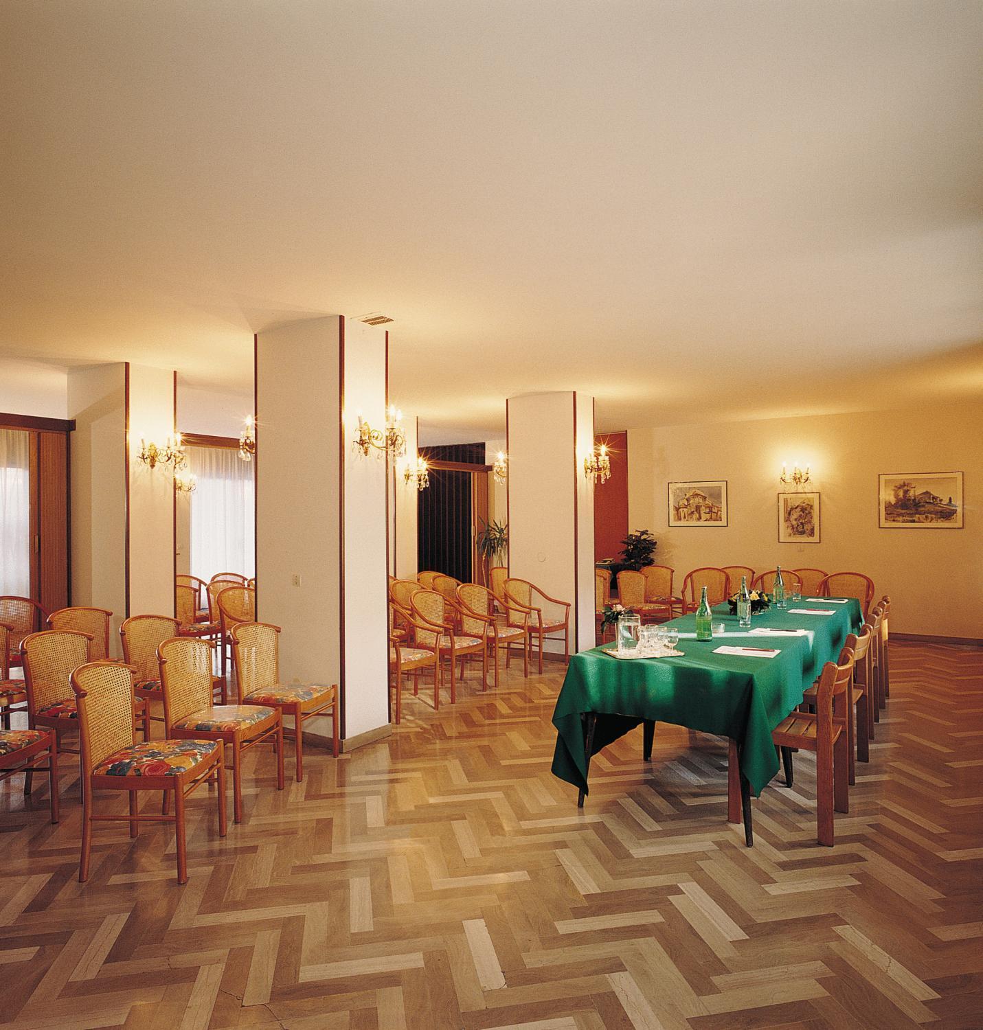 Hotel Cristallo อูดิเน ภายนอก รูปภาพ