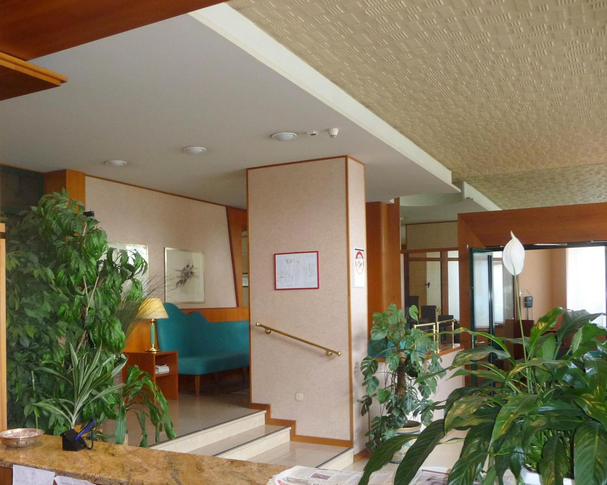 Hotel Cristallo อูดิเน ภายนอก รูปภาพ