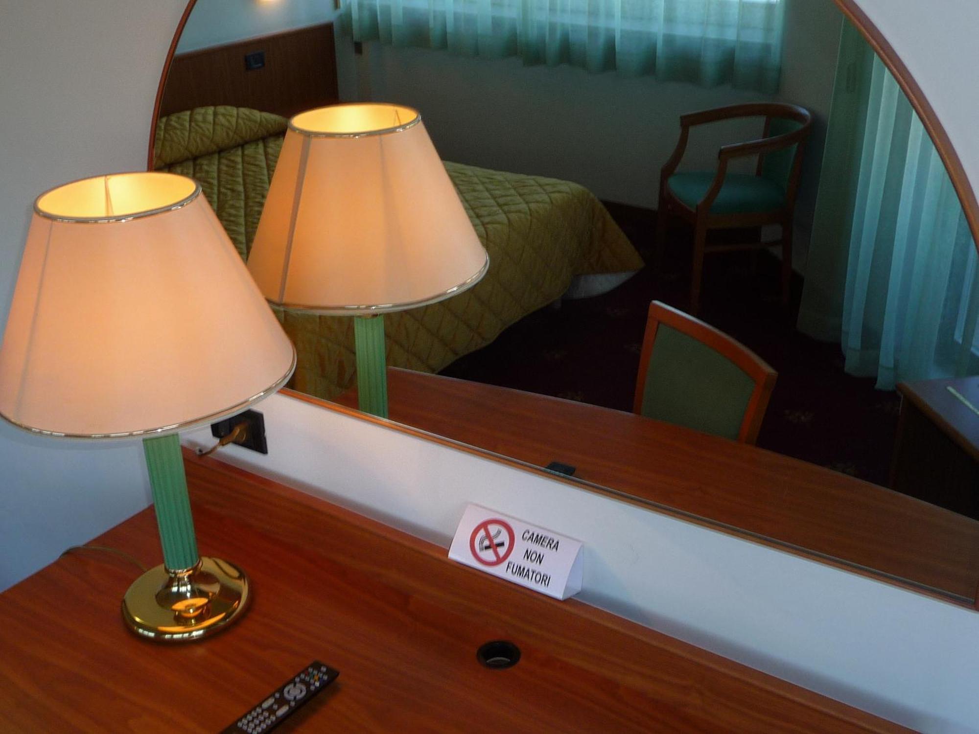 Hotel Cristallo อูดิเน ภายนอก รูปภาพ