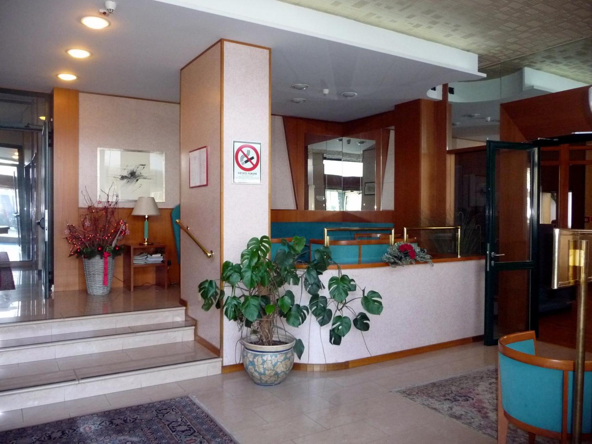 Hotel Cristallo อูดิเน ภายนอก รูปภาพ