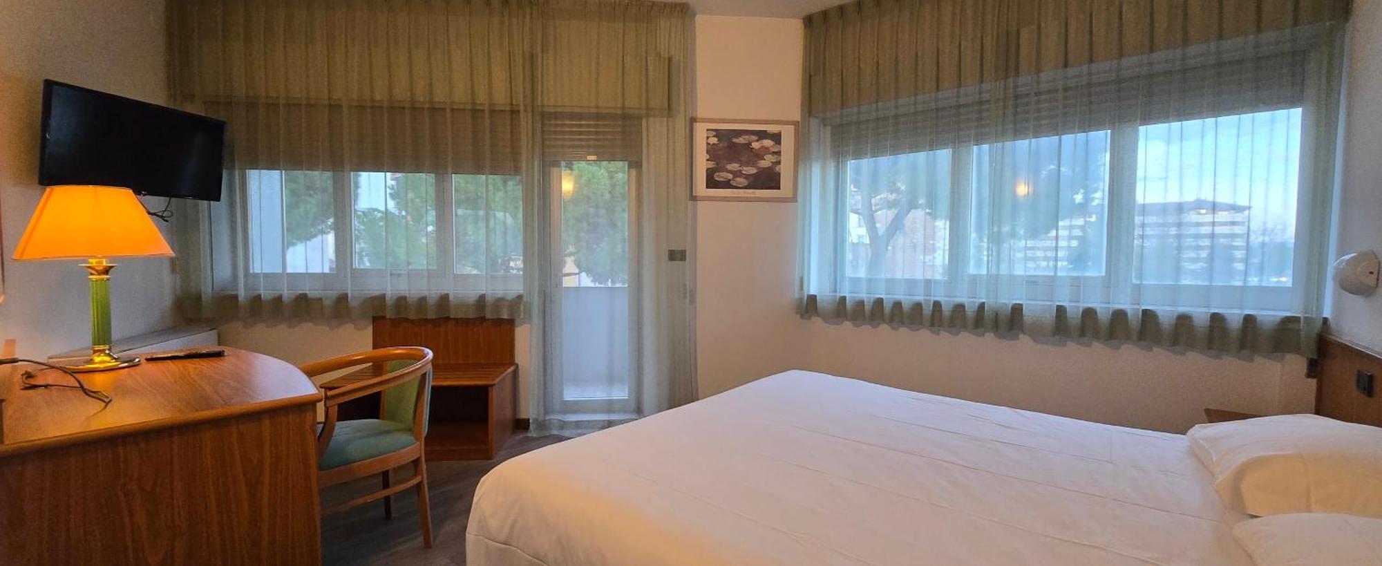 Hotel Cristallo อูดิเน ภายนอก รูปภาพ