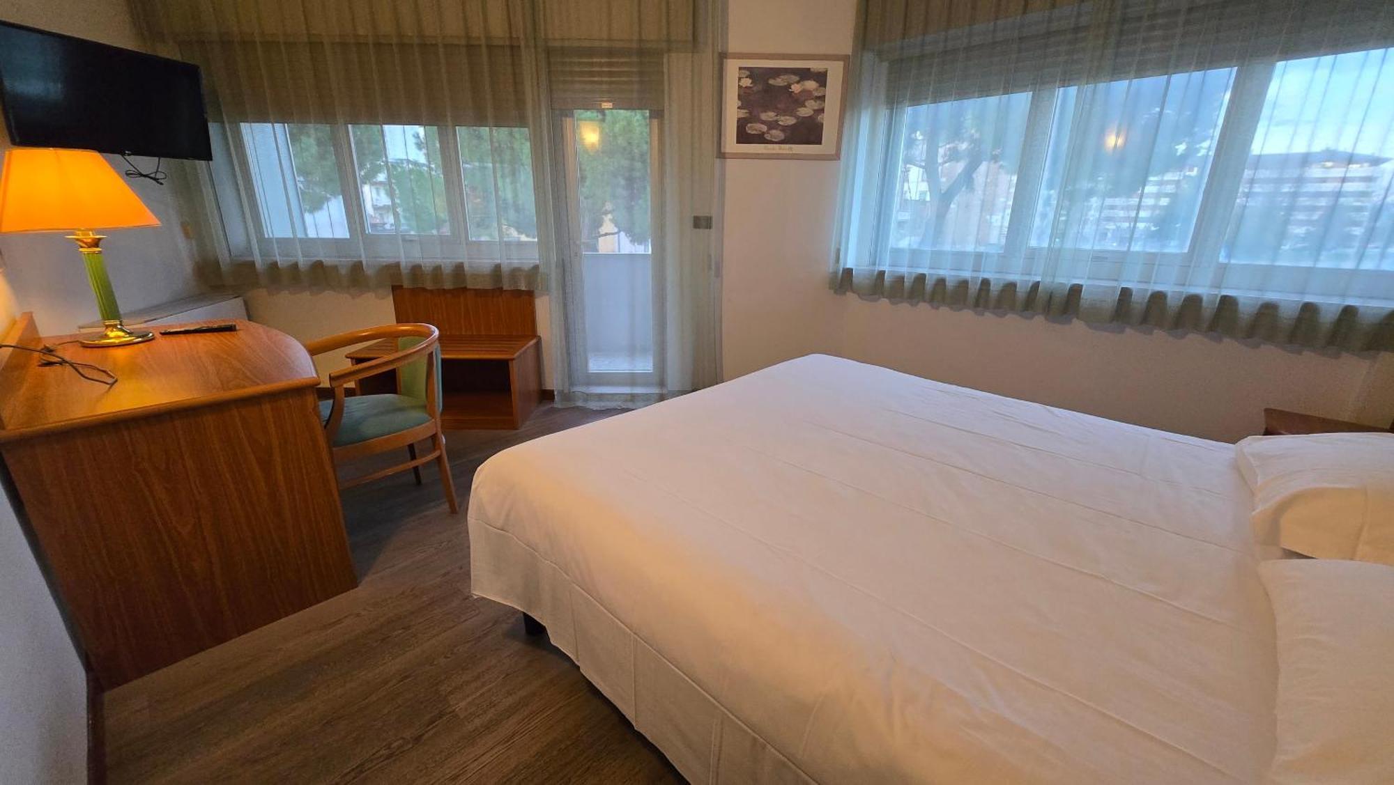Hotel Cristallo อูดิเน ภายนอก รูปภาพ