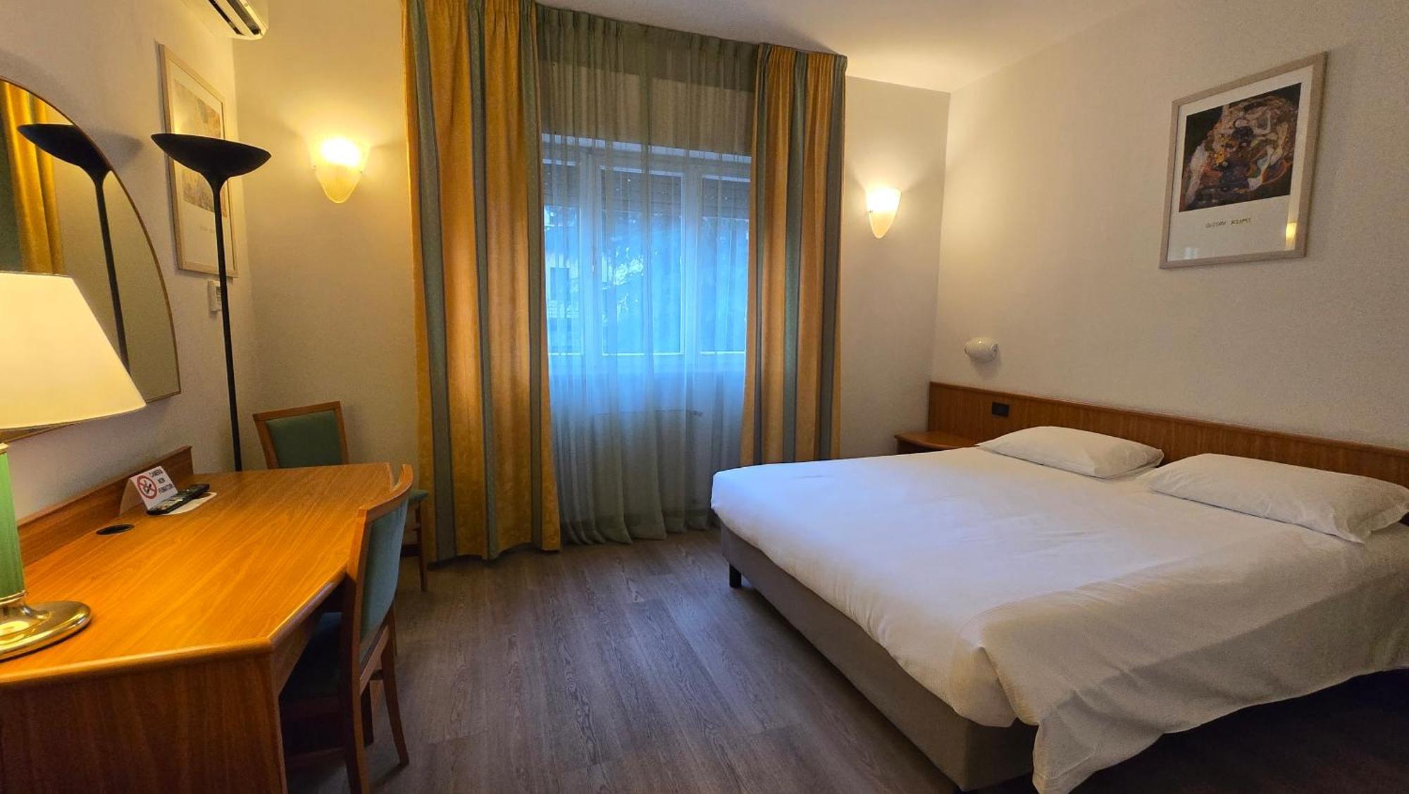 Hotel Cristallo อูดิเน ภายนอก รูปภาพ