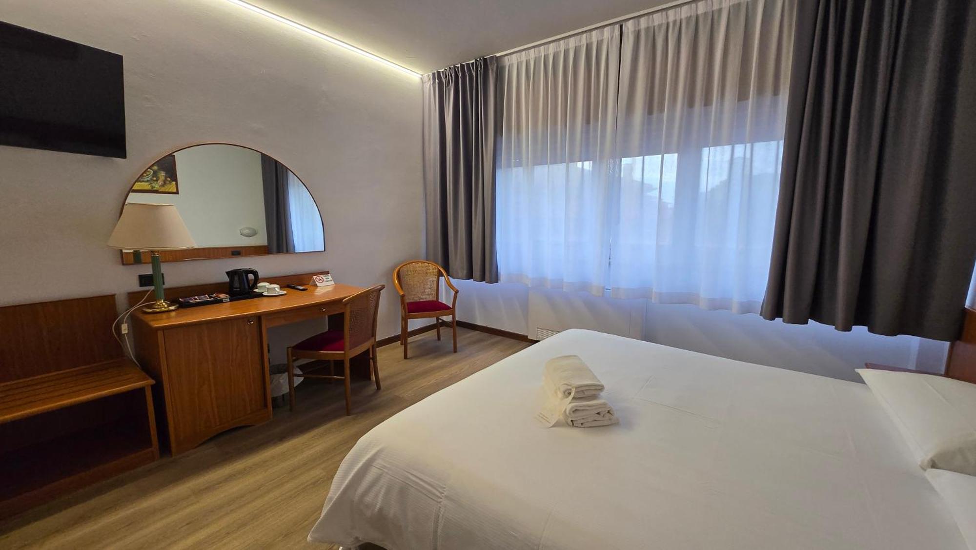 Hotel Cristallo อูดิเน ภายนอก รูปภาพ