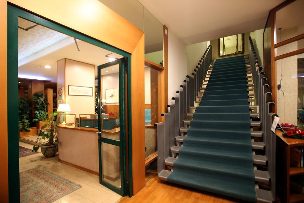 Hotel Cristallo อูดิเน ภายนอก รูปภาพ