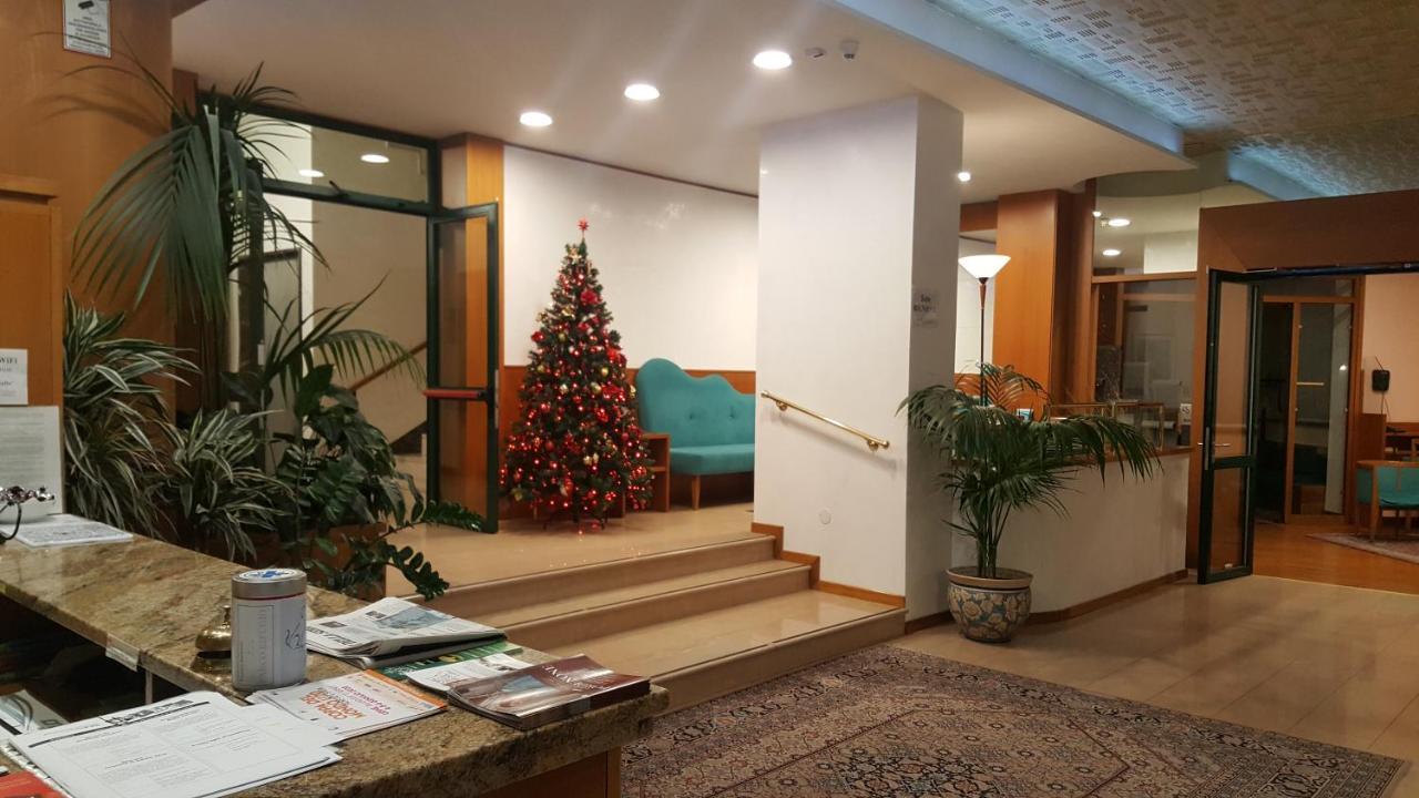 Hotel Cristallo อูดิเน ภายนอก รูปภาพ