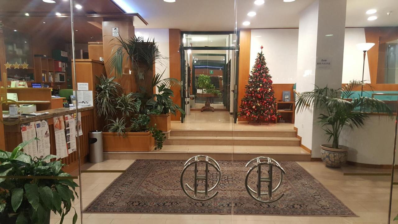 Hotel Cristallo อูดิเน ภายนอก รูปภาพ